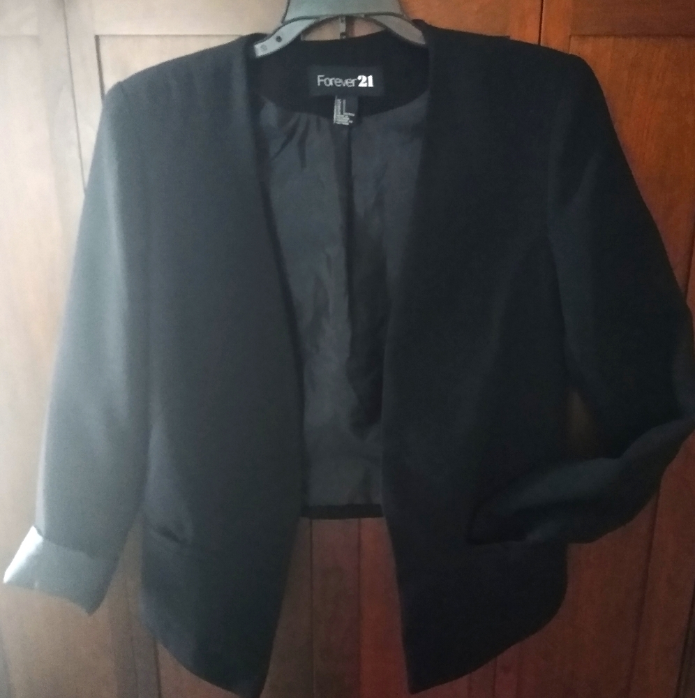 Forever 21 cropped blazer